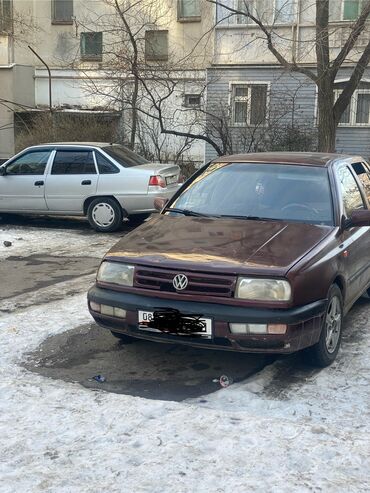 Volkswagen: Volkswagen Vento: 1992 г., 1.8 л, Механика, Газ, Седан