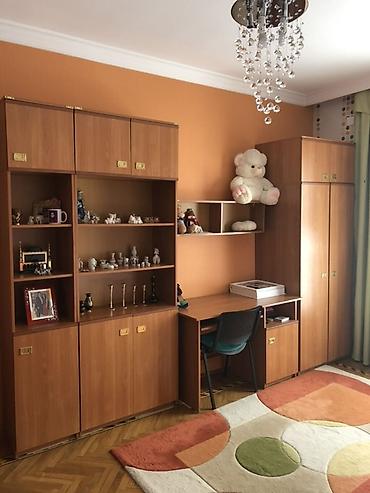 Yeniyetmə üçün tam mebel dəsti satılır. Dəstə daxildir: çarpayı, şkaf
