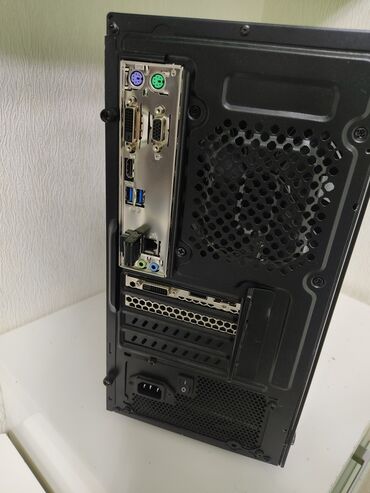 Masaüstü kompüterlər və iş stansiyaları: Komputer monitor ve aksesuarlar satillir 7 ay di almisam cox az — 5