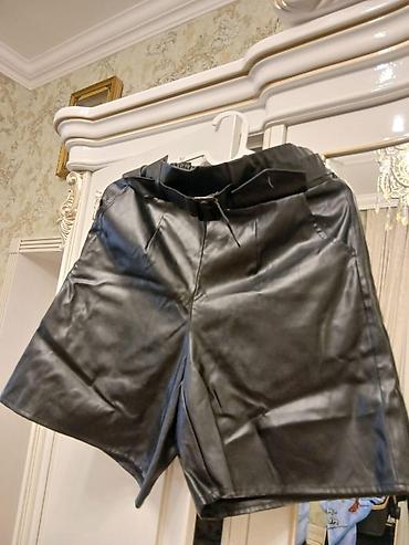 adidas şort: Qadın üçün dəri effekti olan şort - Rəng: qara - Material: eko-dəri — 1