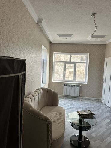 göygöl kiraye evler: Salam İki mertebe 3 otaq temirli İki otaq yuxarda 1 otaq aşagda
