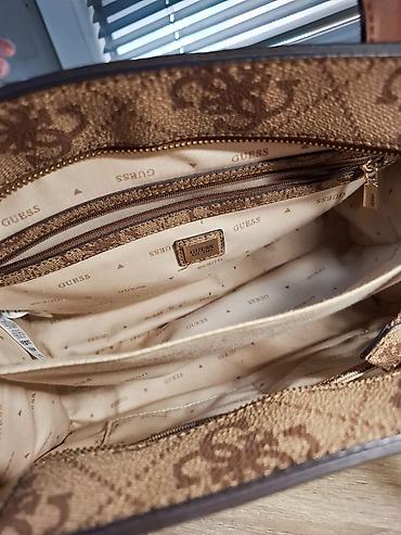longchamp torba cena: Prodajem original novu GUESS torbu u bež/smeđoj kombinaciji sa — 4