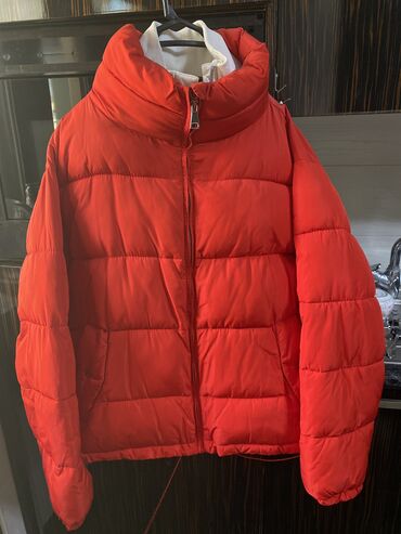 pul and bear: Женская куртка Pull and Bear, XL (EU 42), цвет - Красный