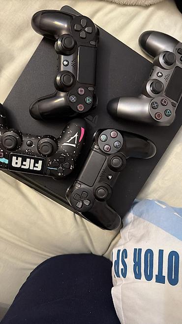 playstation 4 cantası: PlayStation 4slim modeli 4pult 2si sade 2si orginal verilir Real — 1