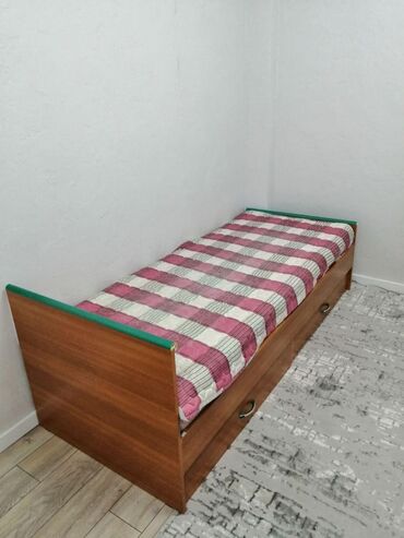 шатура мебель: Односпальная Кровать, Б/у