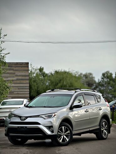 недорогие внедорожники бу: Toyota RAV4: 2018 г., 2.5 л, Автомат, Бензин, Кроссовер