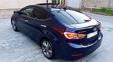 spoiler elantra 2017: Hyundai Elantra sedan – tünd mavi rəng, aerodinamik kuzov və xrom — 5