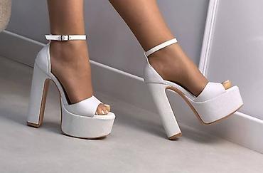 Sandale: Ženske sandale na visoku platformu i blok štiklu - Model: otvoreni — 7