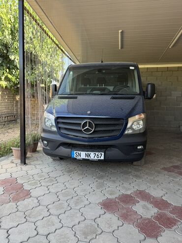 срочно продать машину: Грузовой фургон Mercedes-Benz Sprinter синего цвета. Этот фургон