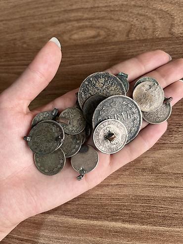 Ювелирные изделия: Gümüş pullar, qramı 3 manat — 1