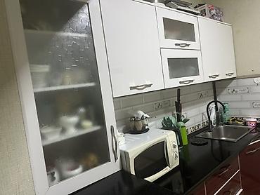 кара балта уголок: Кухонный гарнитур с барной стойкой - Планировка: прямая линия с — 3