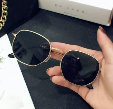 стильные женские очки: Женские трендовые очки😍 
Цвет: черный - золотистый 
Цена:550сом