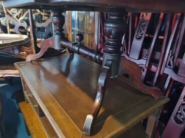 Stilski klub stolovi: Prelep stocic u odlicnom stanju. Duzina. 130cm Sirina. 88cm Visina na lalafo.rs — 1 Stilski klub stolovi: Prelep stocic u odlicnom stanju. Duzina. 130cm Sirina. 88cm Visina — 1