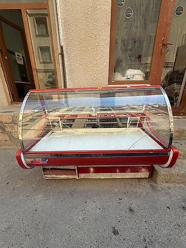 kreditle kompressor: Soyuducu vitrin – 1,8–2,0 m təxminən ön panel uzunluğu, şüşə qabarıq — 2