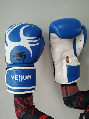 боксерские перчатки: Перчатки для бокса боксерские