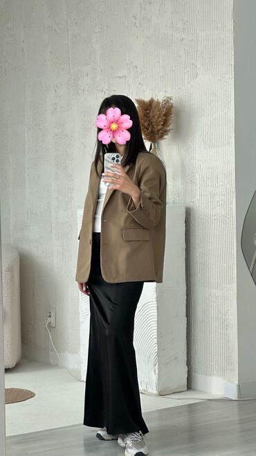 шикарный костюмчик: Шикарный костюм
Атласная юбка(японский шелк)
Майка
По низким ценам