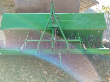 Toxum səpənlər: Yaşıl rəngli kənd təsərrüfatı səpinqi maşını (taxıl/yonca/çəmən toxumu — 8