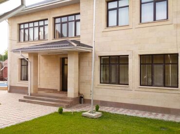 снять дом на озере иссык куль: 580 м², 8 комнат, Балкон застеклен, Парковка, Подвал, погреб