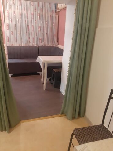 Mənzil kirayələyirəm: 1 otaqlı studiya tipli mənzil interyeri - Geniş zal və pərdə ilə — 4