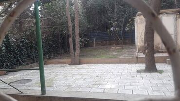 Uzunmüddətli kirayə mənzillər: Elimlər metrosunun yaxınlığında 4 mertebeli binanın 1-ci mərtəbəsində — 6