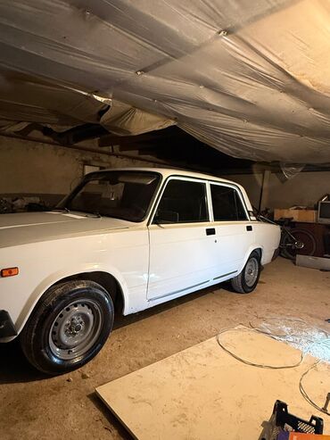 VAZ (LADA): Model: LADA (VAZ) 2107 sedan Kuzov: 4 qapı, ağ rəng Salon: klassik — 4