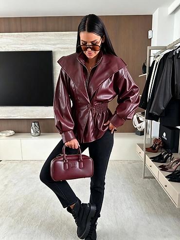 elipsa kaputi: Ženska jakna od eko kože sa pasom na lastiš
3700din
S M L velicine — 1