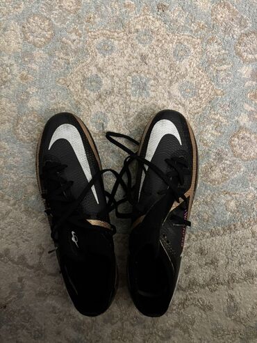 Çadırlar: Butslar Nike, Ölçü: 39