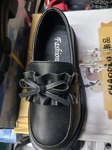 Другая женская обувь: Белые туфли Мэри Джейн для девочек с эффектным бантом спереди. Модель — 13