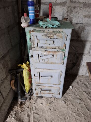 бак на атего: Твердотопливная печь-колонка (металлическая) - Материал: сталь