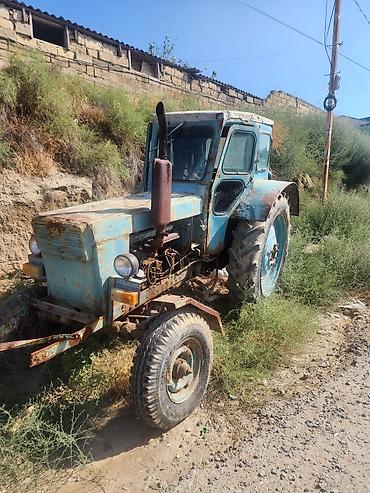 автомобиль базар: Köhnə mavi rəngli təkərli traktor - Kabinəli, metal karkaslı korpus - — 7
