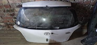 vitis taiota: Крышка багажника Toyota, 2001 г., Б/у, Оригинал — 2