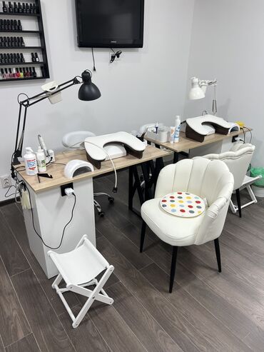 Другое оборудование для салонов красоты: Маникюрный стол Полки под лаки Лабораторный шкаф Шкаф под сухожар — 4