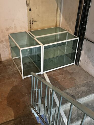 Biznes üçün program təminatı: Şüşə vitrin stendləri – 2 ədəd - Material: temperli şüşə panellər, ağ