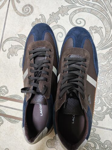 Кроссовки и спортивная обувь: Lacoste original 
продаю
размер 41