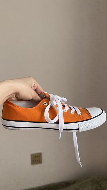 Kişi ayaqqabıları: Narıncı rəngli kətan idman ayaqqabısı (klassik low-top model) Tam — 4