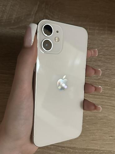 Apple iPhone: IPhone 12 mini, цвет белый. Акб 74% в идеальном состоянии 5 чехов и — 2