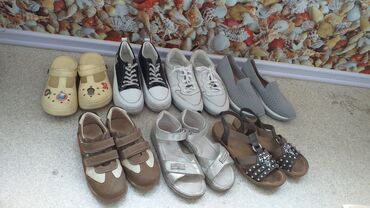 Кроссовки и спортивная обувь: Детская и женская обувь с 34 по 38 размеры от 300 до 800 сом, все