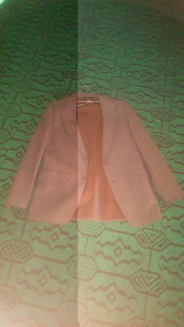 Pencəklər: Kişi üçün pencək satılır.Yaxşı vəziyyətdədir.Razmer 52.Qiyməti 15 — 5