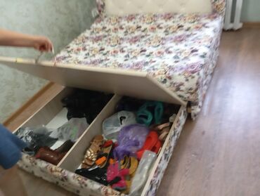 кровать раскладная: Кровать-тахта с матрасом и ящиком для хранения обеспечивает компактное