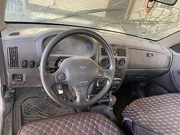 дайхатсу сирион матор: Daihatsu Sirion: 2003 г., 1 л, Механика, Бензин, Хэтчбэк — 8