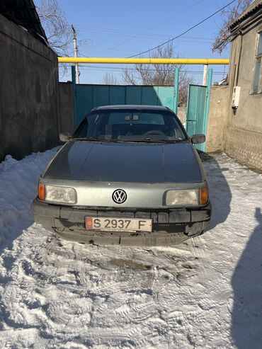 б3 седан: Volkswagen Passat: 1988 г., 1.6 л, Механика, Бензин, Седан