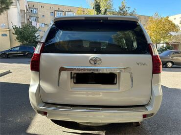 Toyota Land Cruiser Prado: 2.7 л | 2012 г. Внедорожник