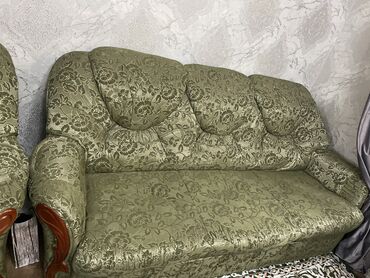 чехлы на диваны и кресла: Прямой диван, цвет - Зеленый, Б/у