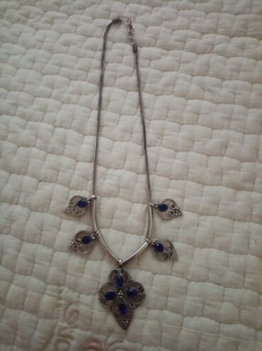 haljine kraljevsko plave boje: Na prodaju posrebrena ogrlica izuzetnog rada dužine 27 cm