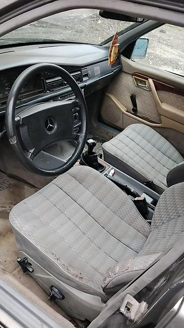 small car: Mercedes-Benz 190: 1989 г., Механика, Бензин, Седан — 4