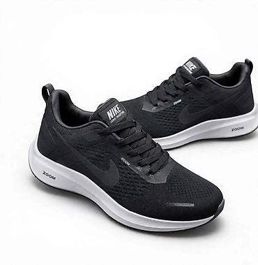 gajic majice: Nike patike za trčanje – Zoom serija, crna boja - Lagani, prozračni — 1