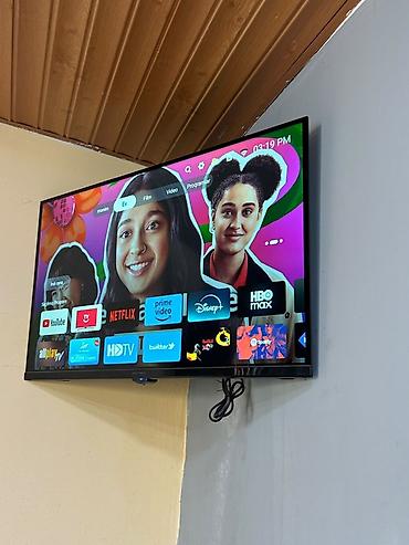 divarda televizor yeri: Yeni Televizor Hoffmann LED ekran 32" FHD (1920x1080) — 2