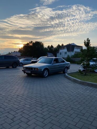 авто из кореи в наличии в бишкеке: Седан BMW E34 в сером цвете с характерной для модели решеткой