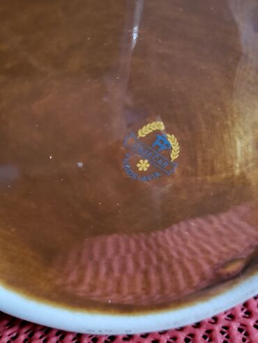 Stare vaze i dekor: Krigla nova Zajecar porcelan iz 60,70ih. Krigla,braon boja. sa — 11