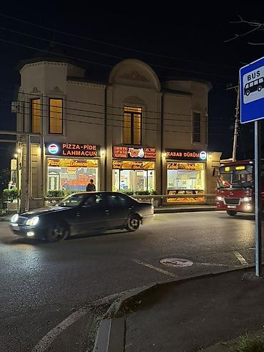 kafe stolari: Pizza, Pide, Lahmacun və Kabab-Dürüm restoranı - Mərkəzi yerdə — 1